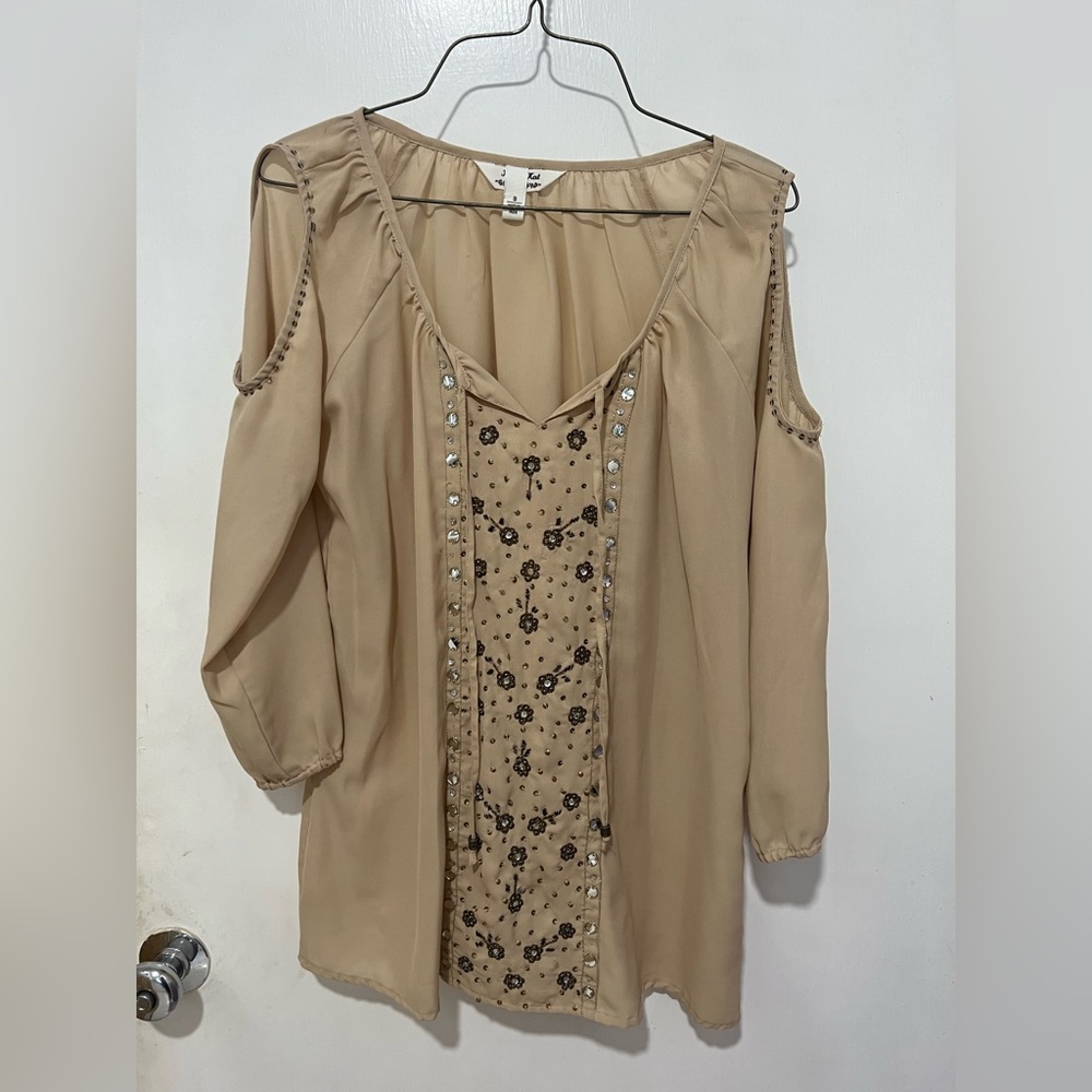 Women’s blouse. Size Small. Fits like a medium.